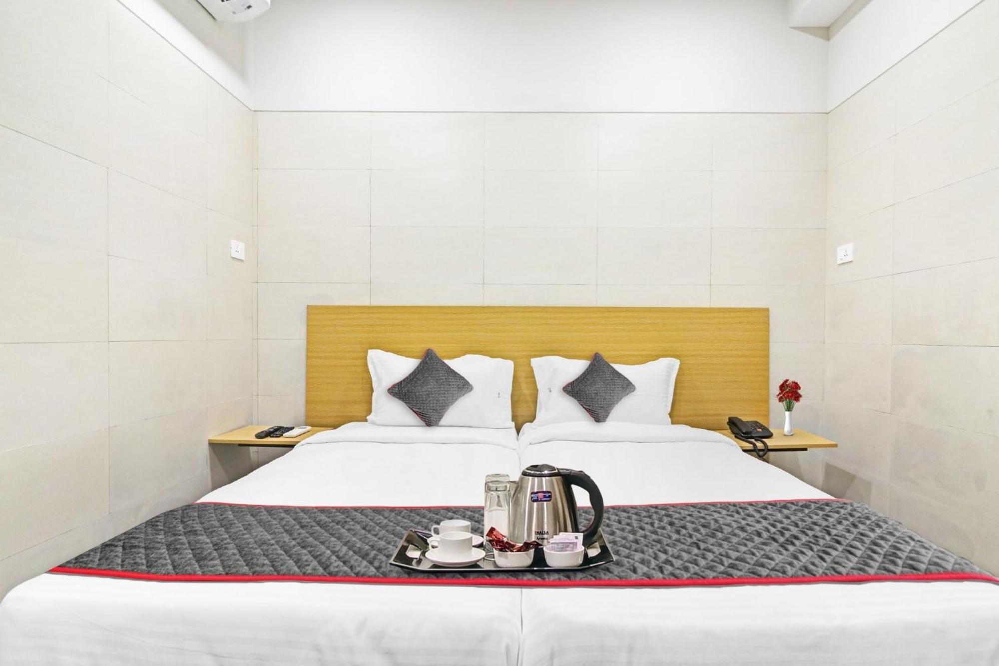 OYO Townhouse 1033 Ameerpet Haiderabad Buitenkant foto