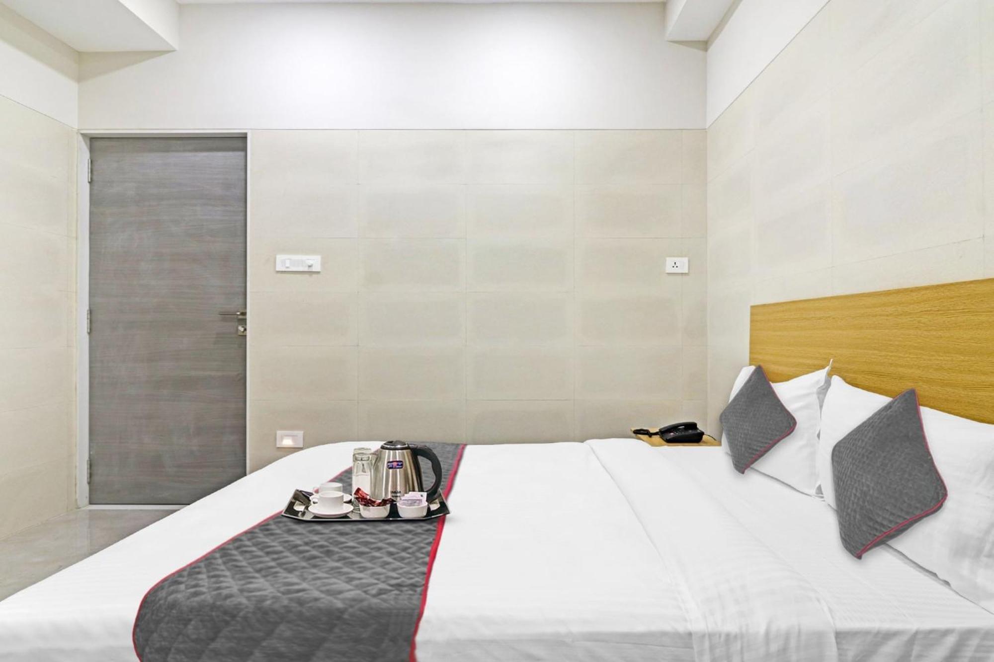 OYO Townhouse 1033 Ameerpet Haiderabad Buitenkant foto
