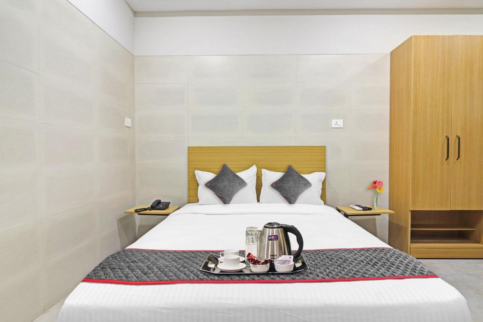 OYO Townhouse 1033 Ameerpet Haiderabad Buitenkant foto