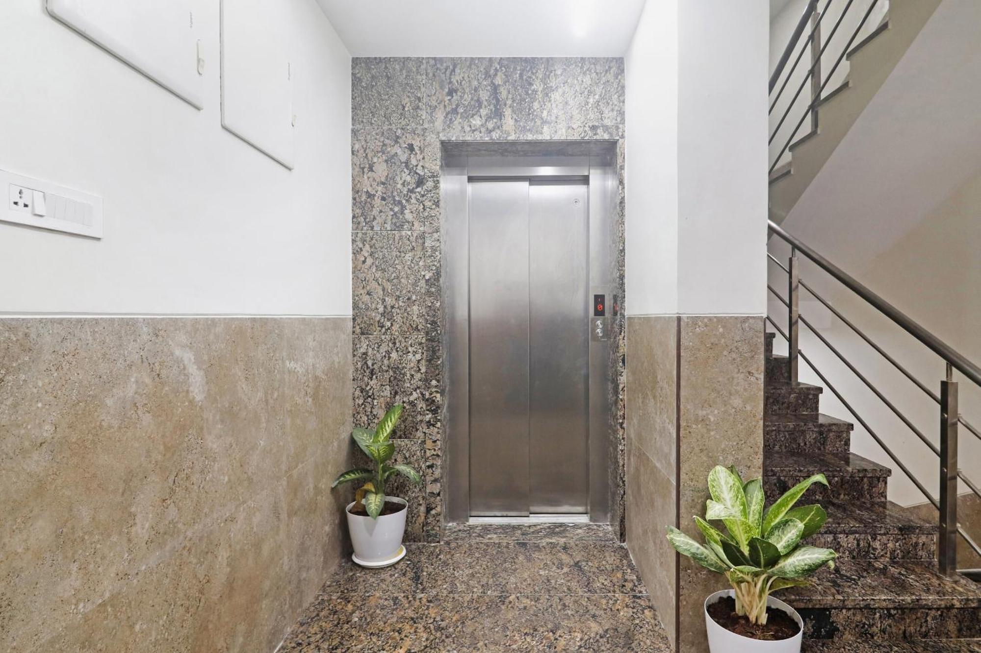 OYO Townhouse 1033 Ameerpet Haiderabad Buitenkant foto